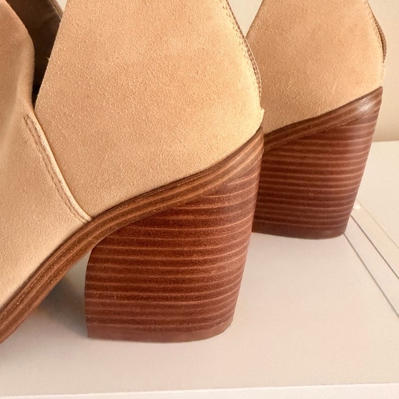 Vince Camuto camel booties! EUC! Size 8 - Picture 8 of 9